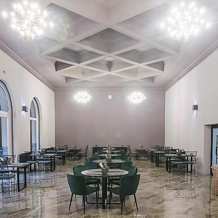 Corvin House Hotel Hunedoara Buitenkant foto