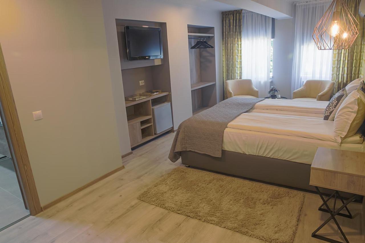 Corvin House Hotel Hunedoara Buitenkant foto