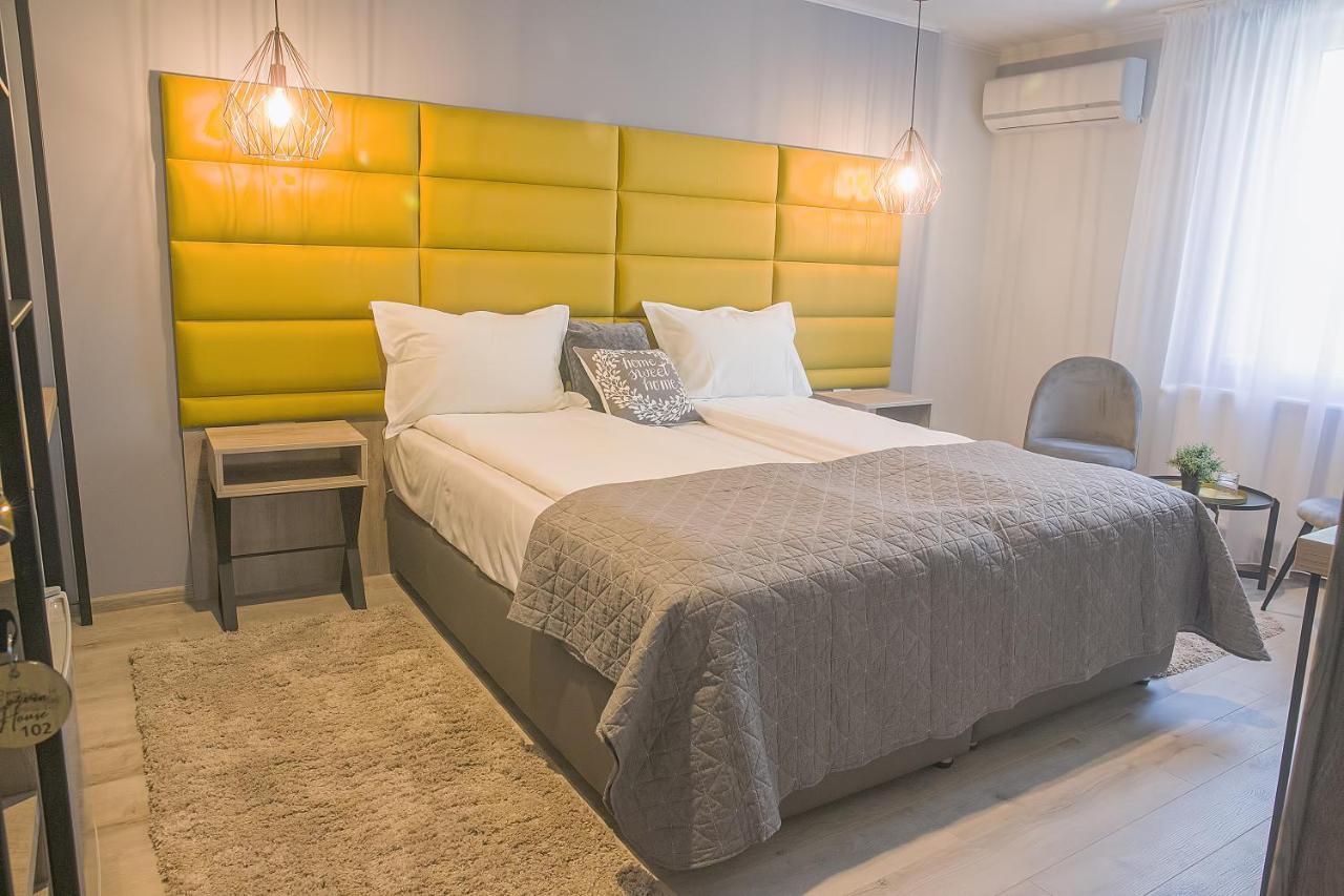 Corvin House Hotel Hunedoara Buitenkant foto