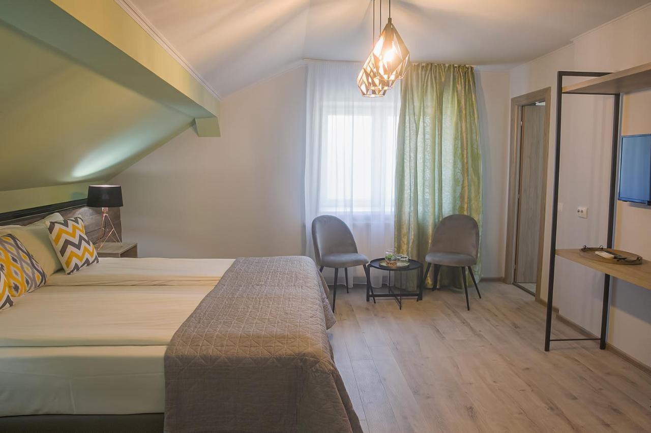 Corvin House Hotel Hunedoara Buitenkant foto