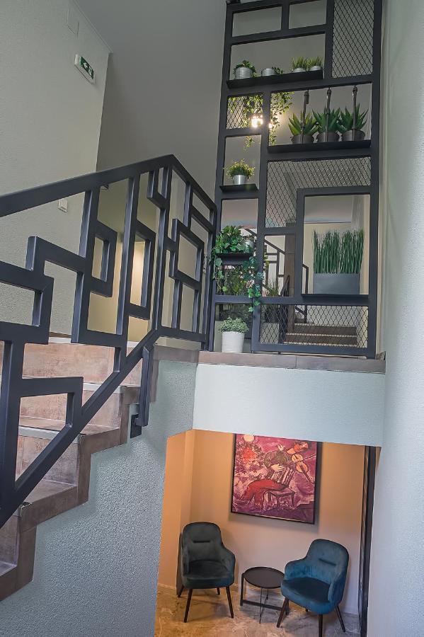 Corvin House Hotel Hunedoara Buitenkant foto