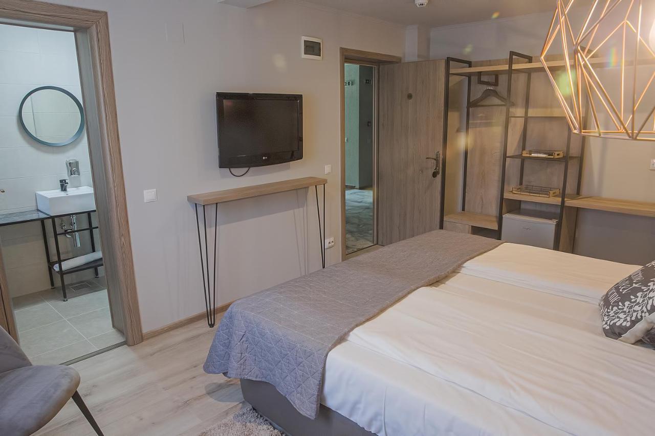 Corvin House Hotel Hunedoara Buitenkant foto