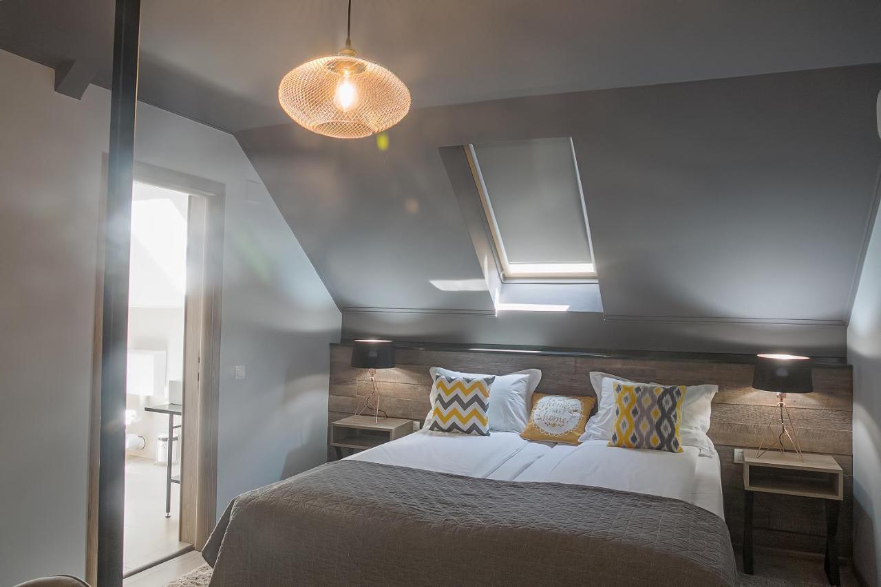 Corvin House Hotel Hunedoara Buitenkant foto