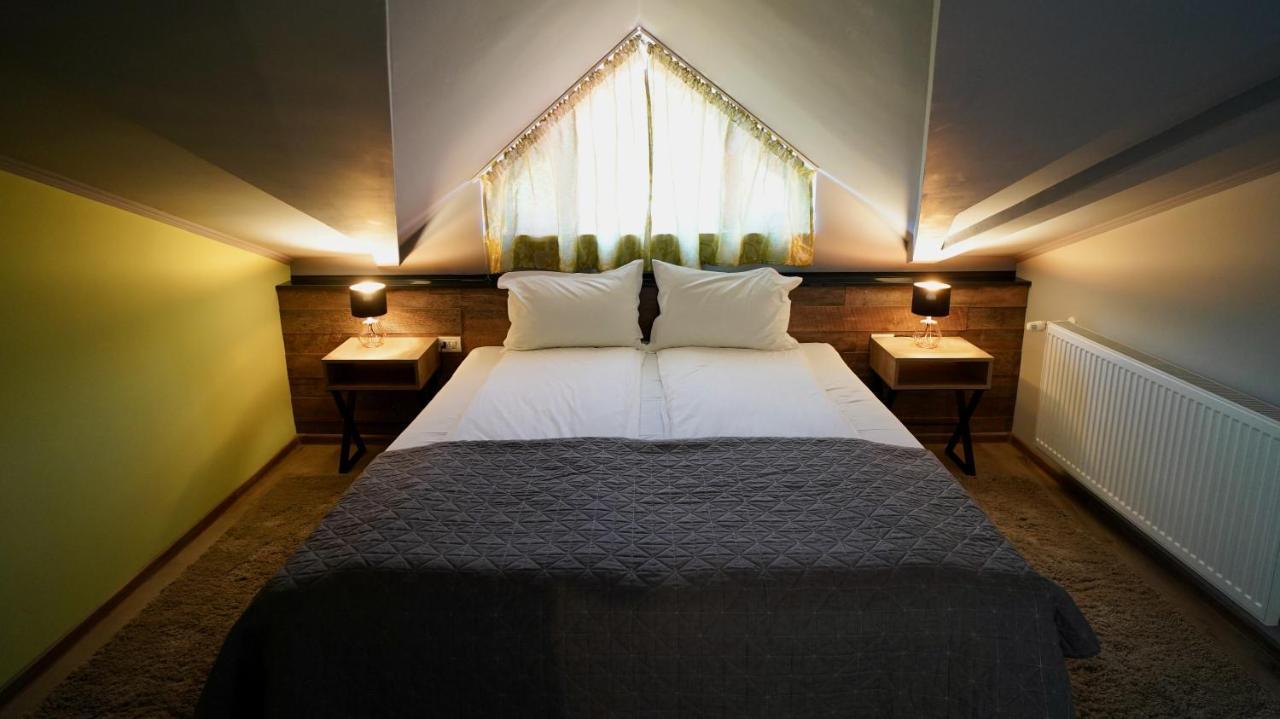 Corvin House Hotel Hunedoara Buitenkant foto