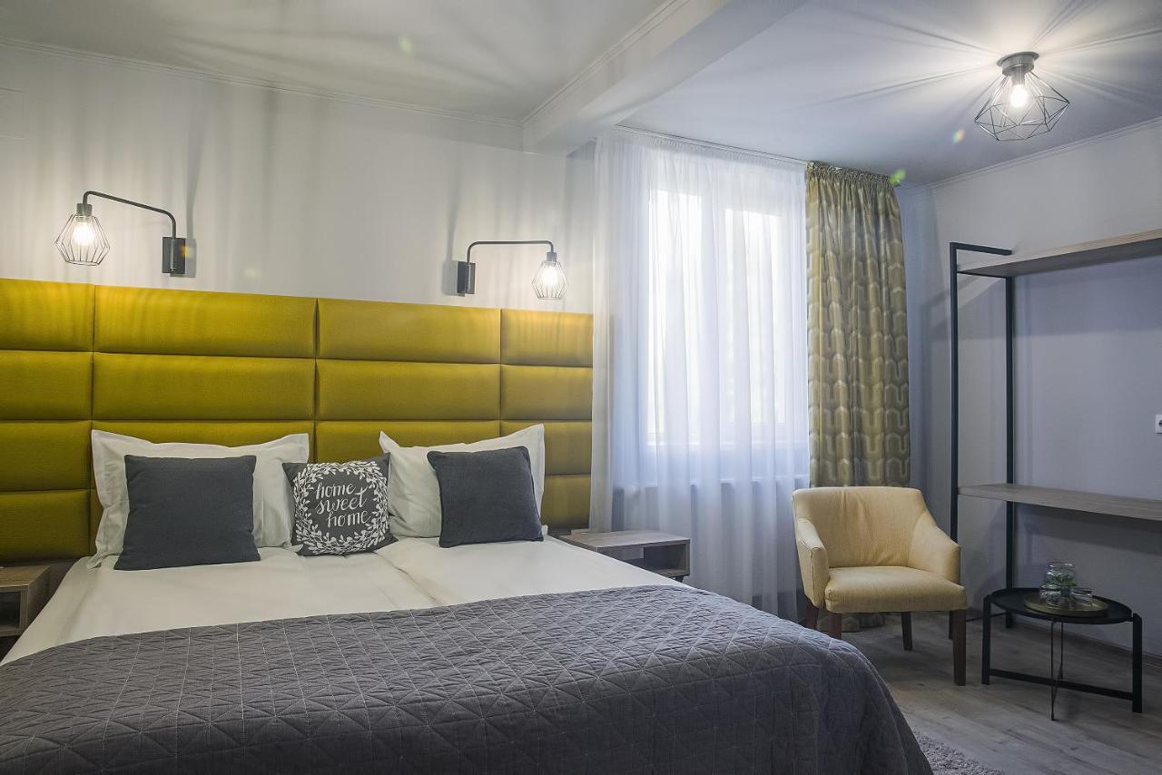 Corvin House Hotel Hunedoara Buitenkant foto