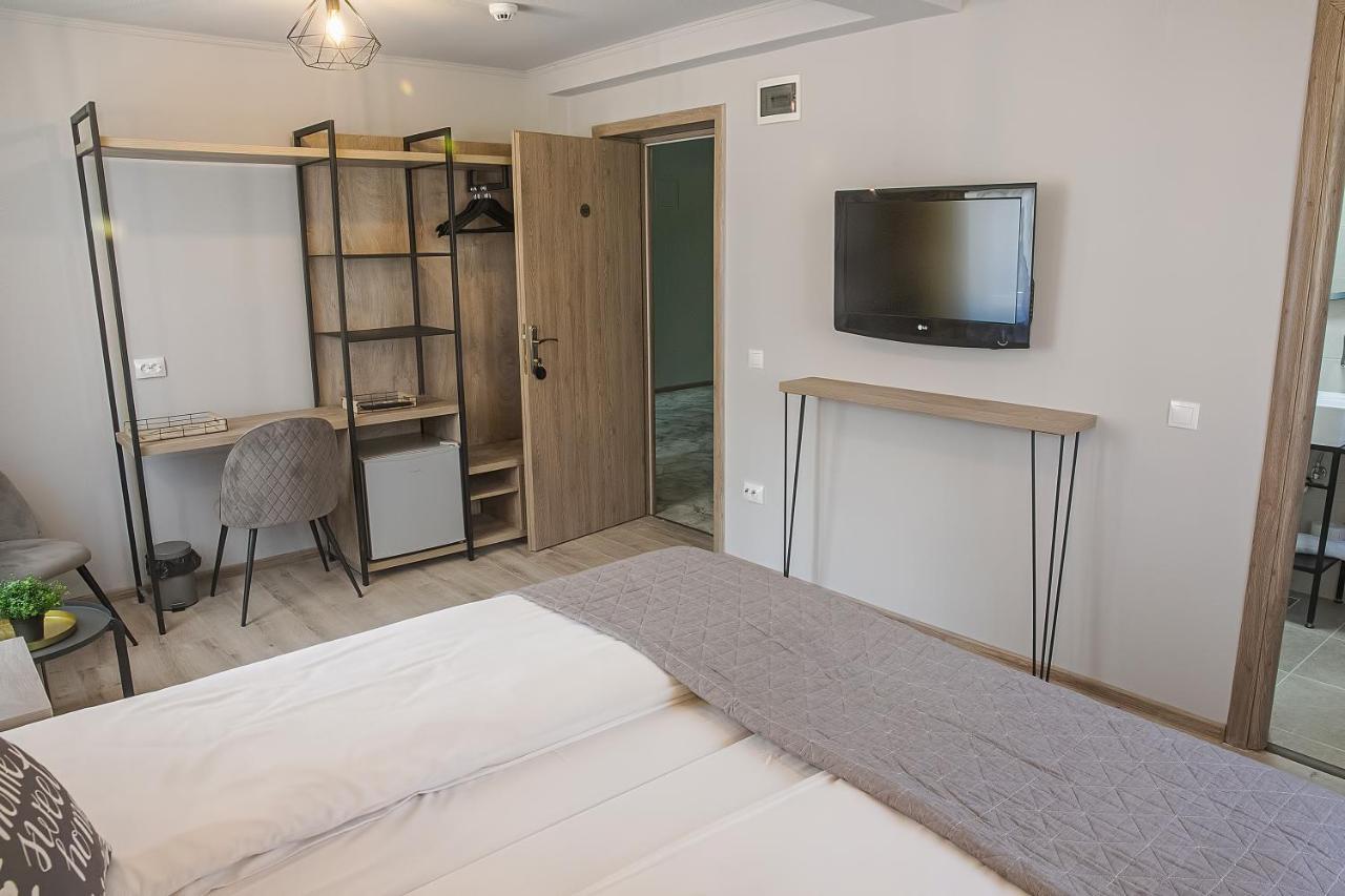 Corvin House Hotel Hunedoara Buitenkant foto