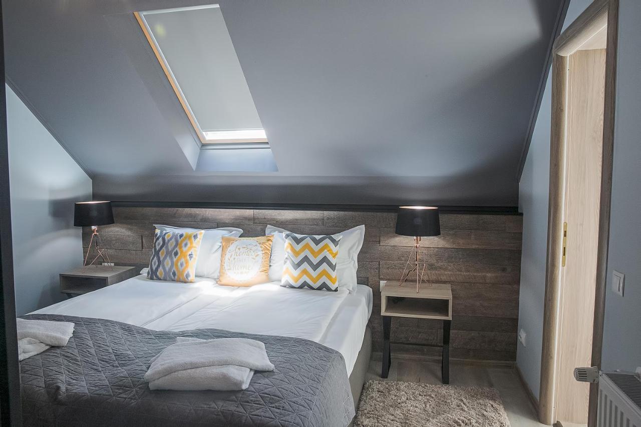 Corvin House Hotel Hunedoara Buitenkant foto