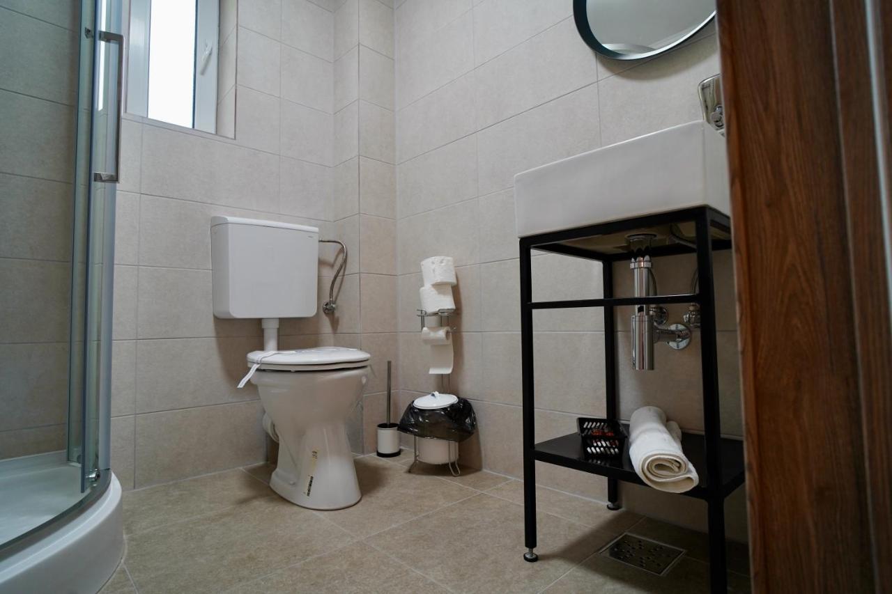 Corvin House Hotel Hunedoara Buitenkant foto