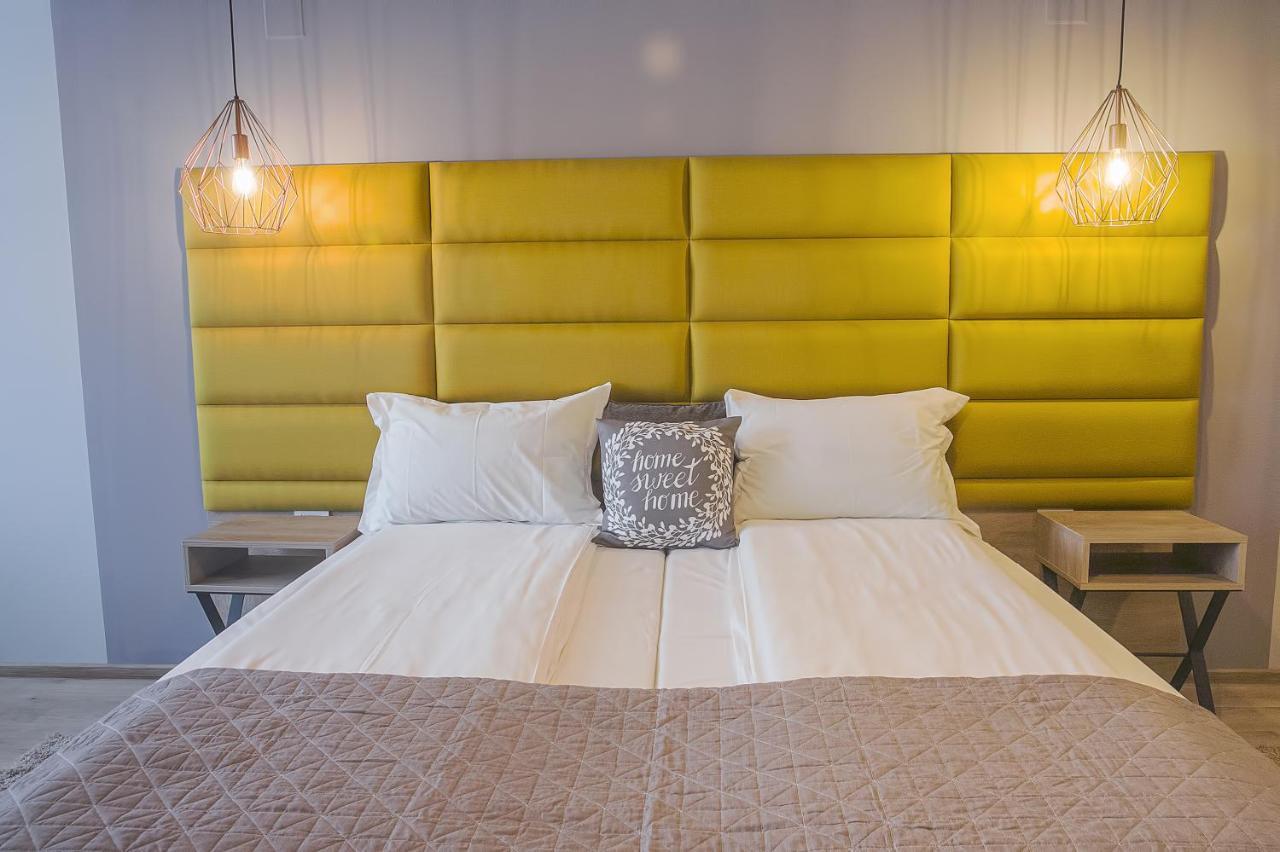Corvin House Hotel Hunedoara Buitenkant foto