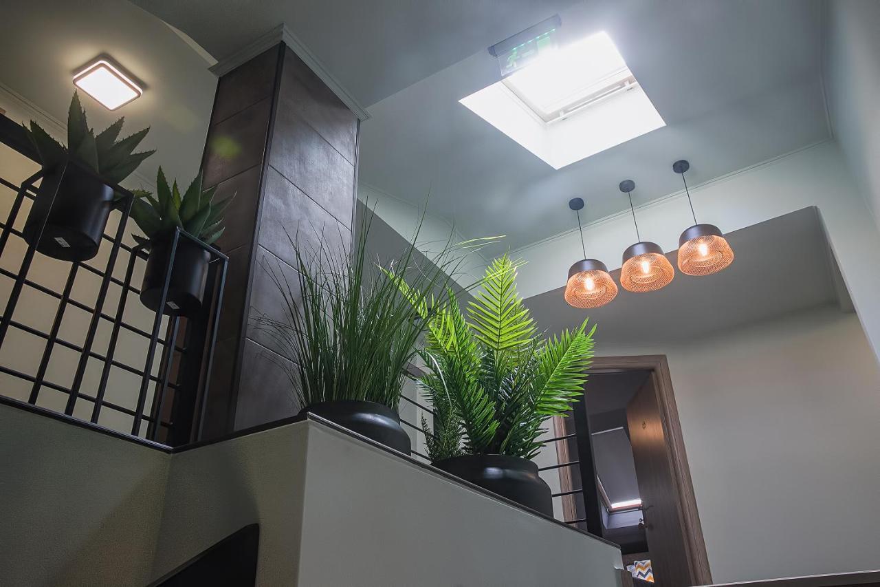 Corvin House Hotel Hunedoara Buitenkant foto