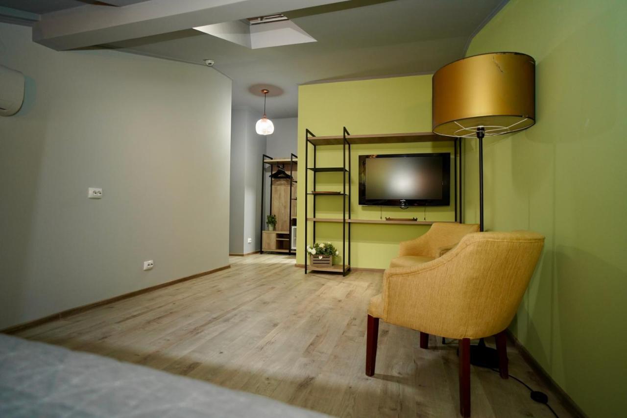 Corvin House Hotel Hunedoara Buitenkant foto