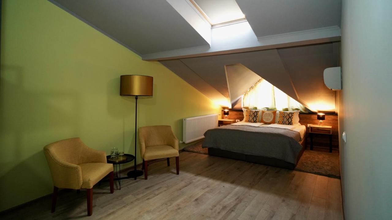 Corvin House Hotel Hunedoara Buitenkant foto