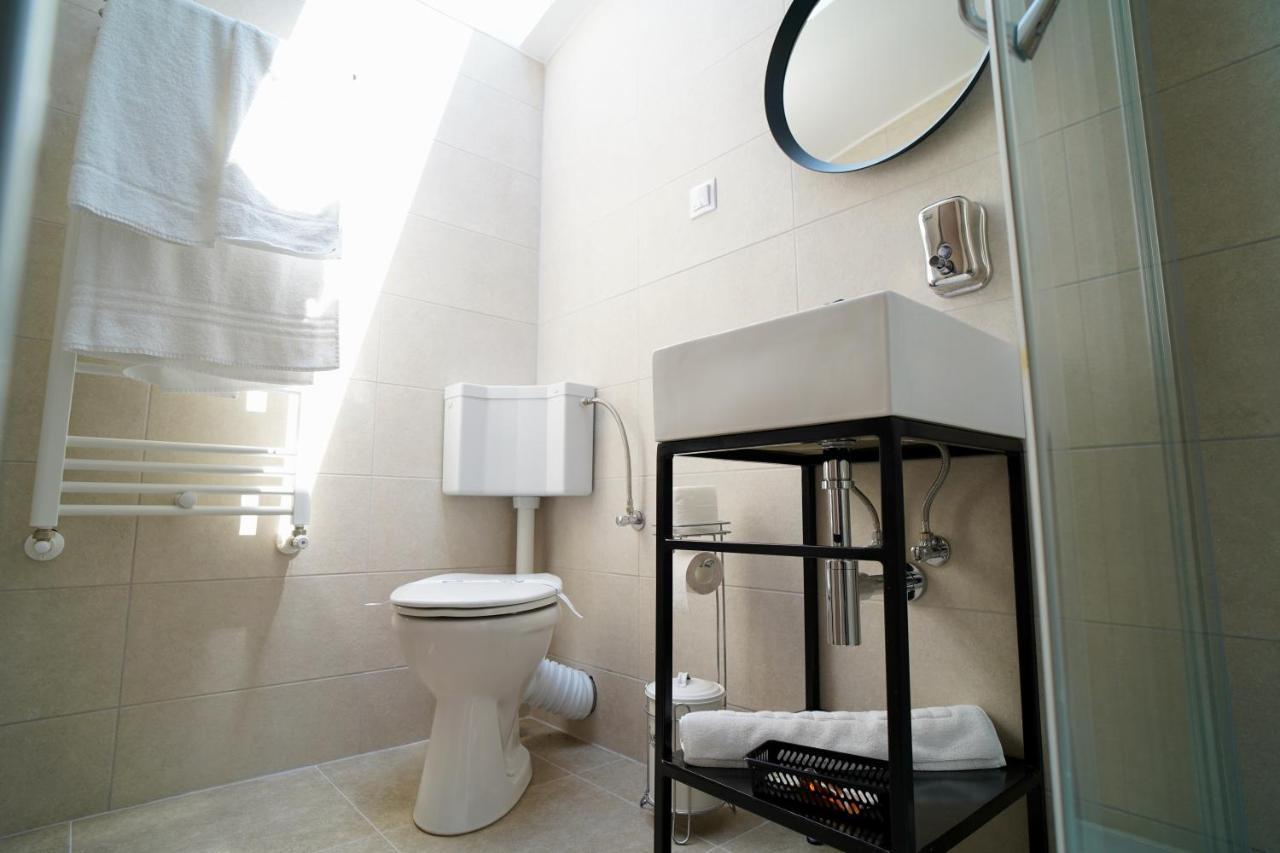 Corvin House Hotel Hunedoara Buitenkant foto