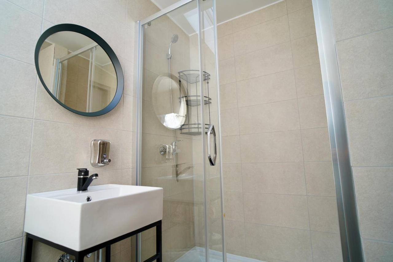 Corvin House Hotel Hunedoara Buitenkant foto